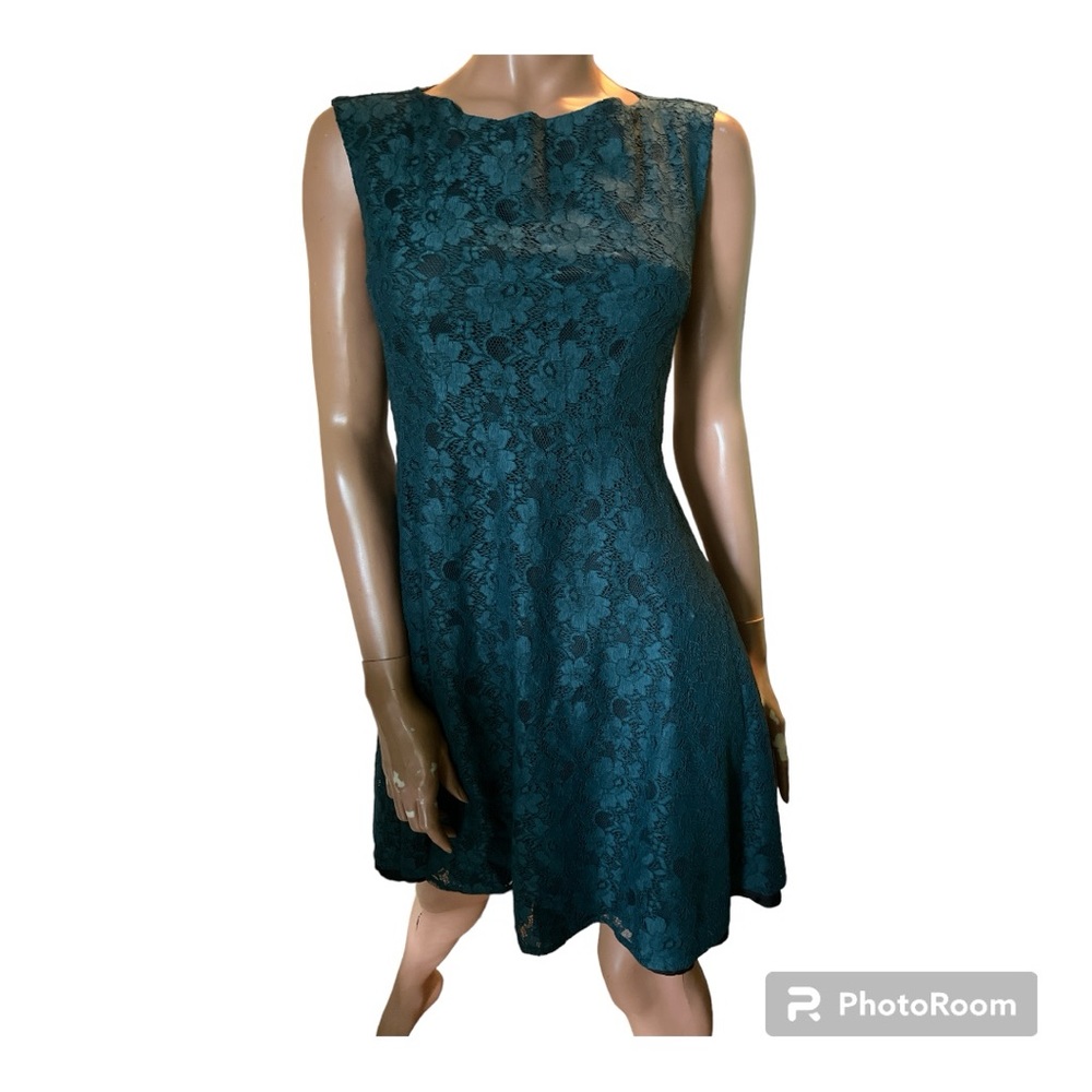 French Connection size 2 sleeveless green nylon/rayon blend lace dress
